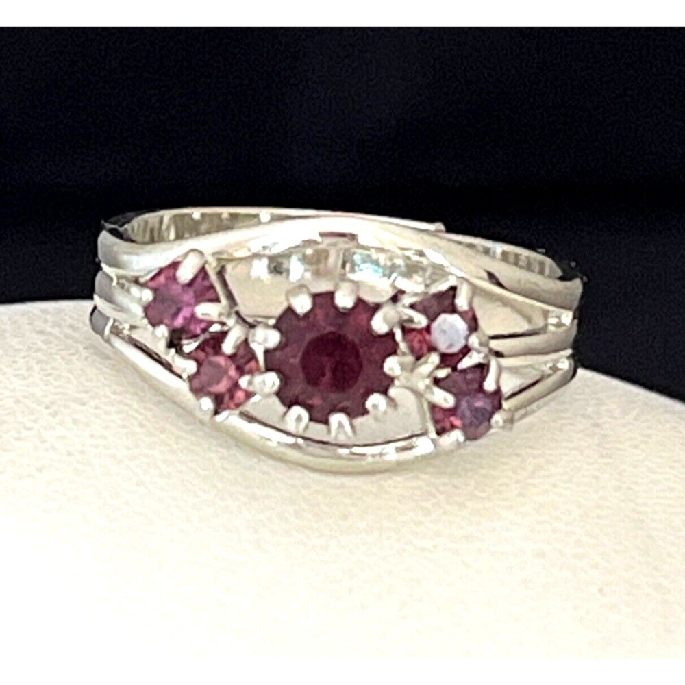 Vintage 1960s Ring Mid Century Modern Silver Tone Purple Rhinestones - 4K